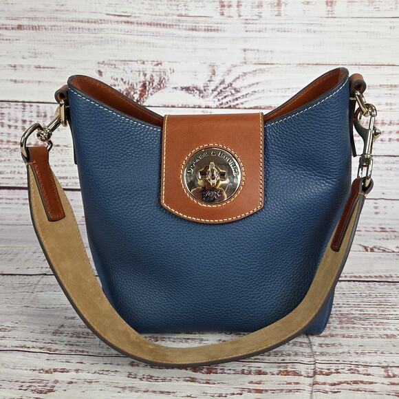 Dooney & Bourke Pebble Leather Turn lock Sac 30 Shoulder Bag Jeans Blue NWOT - Picture 2 of 14